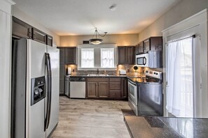 Interior - Lakeside Garden Home - 1 Mile to Main Street! (Fort Wayne)