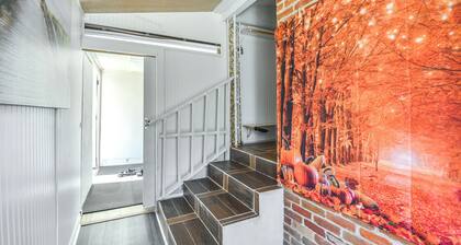 1 Mi to Dtwn: Remote Work-friendly Apt in Hampton!