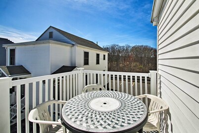 Old Orchard Beach Apt - Walk to Beach & Pier!