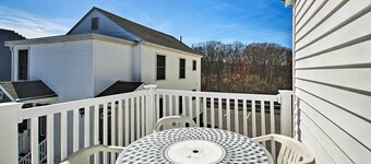 Old Orchard Beach Apt - Walk to Beach & Pier!