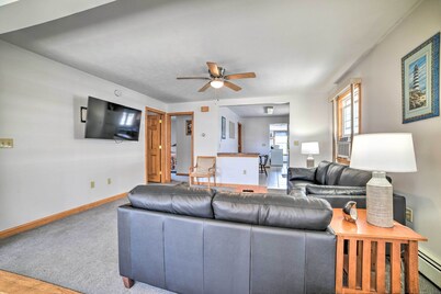 Old Orchard Beach Apt - Walk to Beach & Pier!