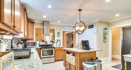 Updated Farmhouse w/ Yard, 10 Mi to Dtwn Atlanta