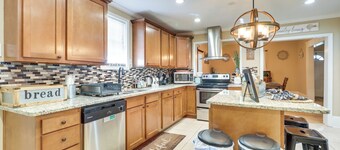 Updated Farmhouse w/ Yard, 10 Mi to Dtwn Atlanta