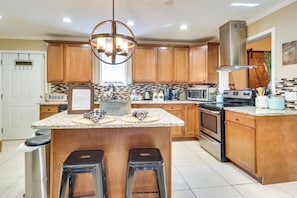 House (3 Bedrooms) | Interior - Updated Farmhouse w/ Yard, 10 Mi to Dtwn Atlanta (College Park)