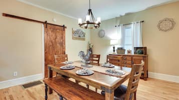 House (3 Bedrooms) | Interior