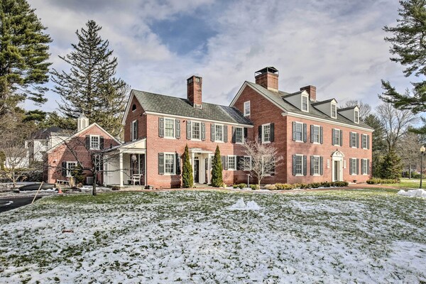 Spacious Estate W/ Courtyard: 2 Miles To Downtown! - Monadnock State Park, Jaffrey