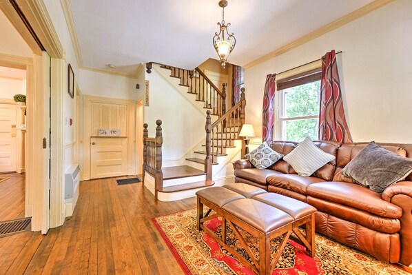 House (6 Bedrooms) | Interior