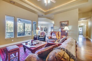 House (6 Bedrooms) | Interior