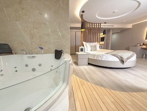 Honeymoon Double Room, City View | Minibar, in-room safe, desk, laptop workspace - Dedeman Adana (Adana)