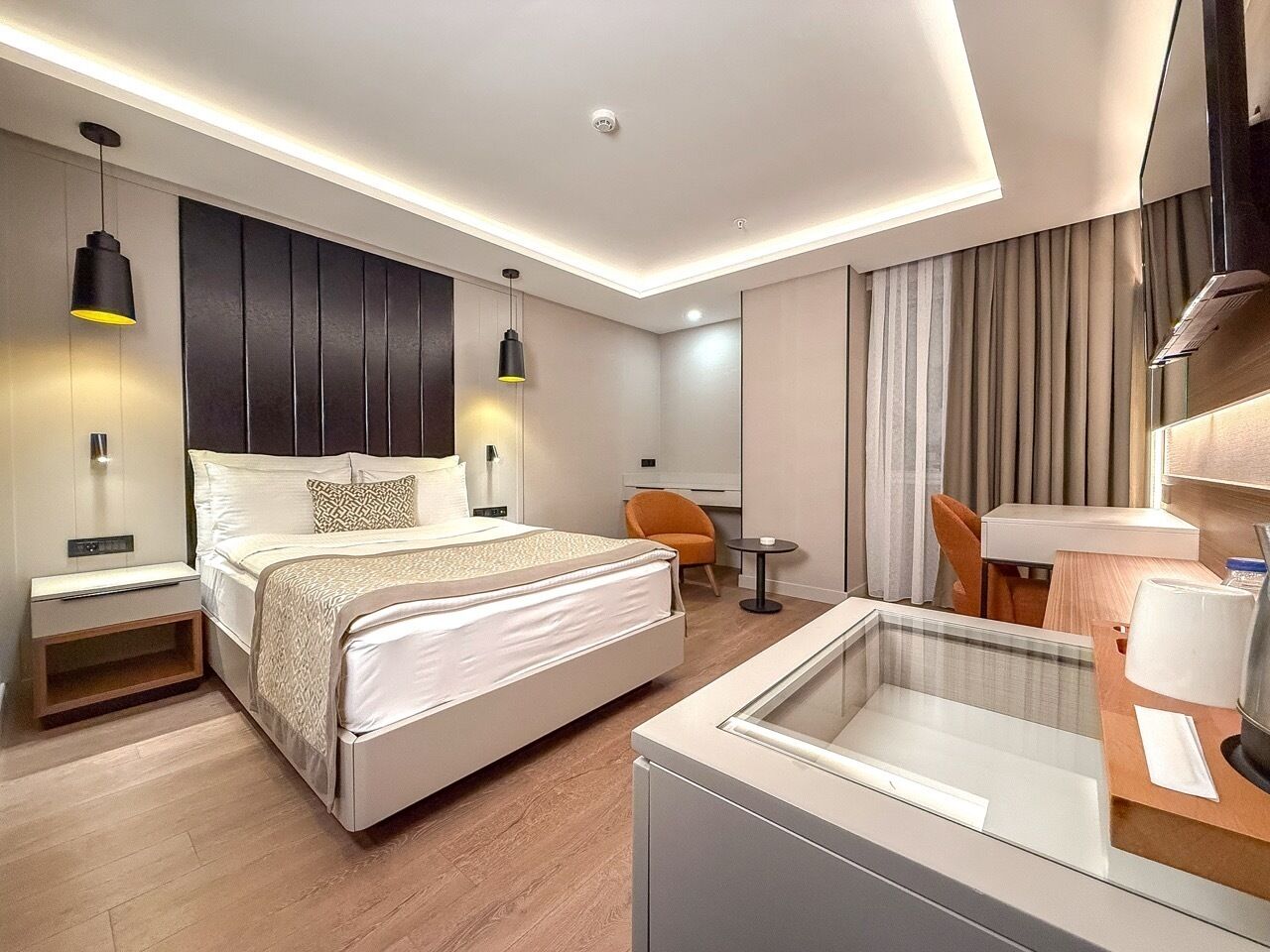 Superior French Room | Minibár, széf a szobában és íróasztal