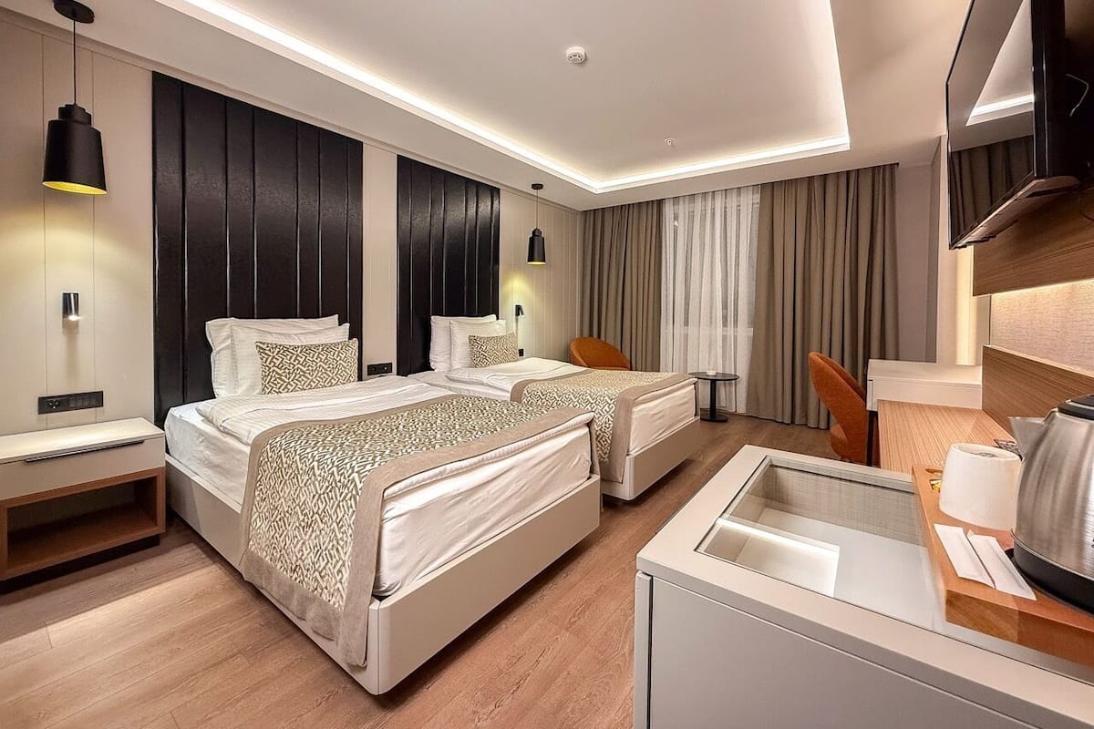Superior Twin Room, City View | 1 bedroom, minibar, in-room safe, desk