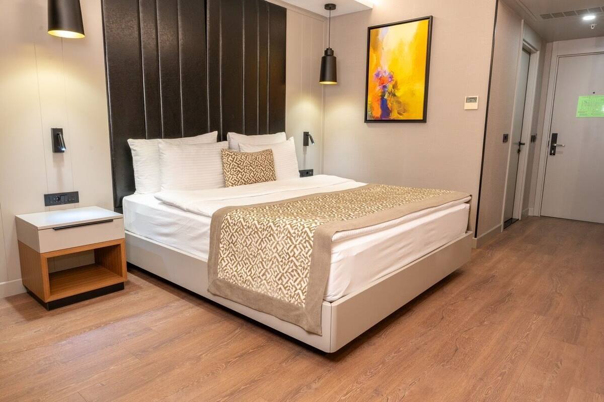 Superior King Room | 迷你吧、房內夾萬、書桌、手提電腦工作空間