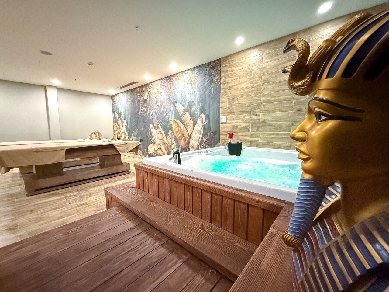 雙人療程室、土耳其浴、芳香療法、熱石按摩、深層組織按摩、瑞典式按摩