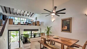 Interior - Updated Oceanside Townhome w/ Pool: Walk to Beach! (Cancun)