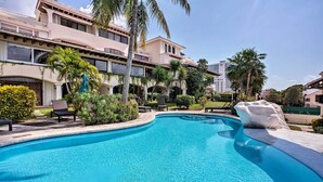 Pool - Updated Oceanside Townhome w/ Pool: Walk to Beach! (Cancun)