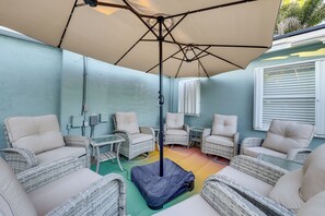 Cottage (3 Bedrooms) | Interior - 1 Mi to Beach: Sunny Lantana Cottage w/ Pool! (Lantana)