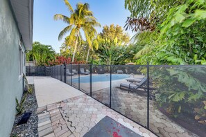 Cottage (3 Bedrooms) | Interior - 1 Mi to Beach: Sunny Lantana Cottage w/ Pool! (Lantana)