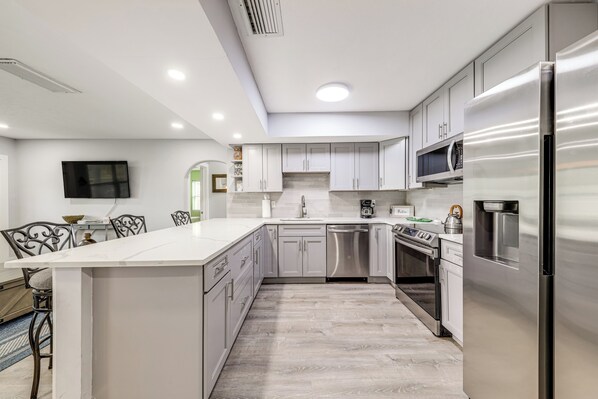 Cottage (3 Bedrooms) | Interior - 1 Mi to Beach: Sunny Lantana Cottage w/ Pool! (Lantana)