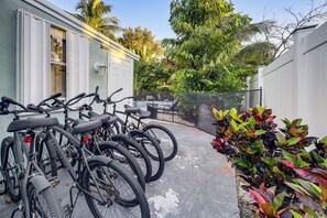 Cottage (3 Bedrooms) | Interior - 1 Mi to Beach: Sunny Lantana Cottage w/ Pool! (Lantana)