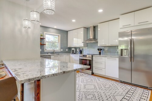 Fire Pit & Kayaks: Lake Oconee Waterfront Escape!