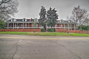 Interior - Starkville Condo ~1 Mi to Mississippi State! (Starkville)