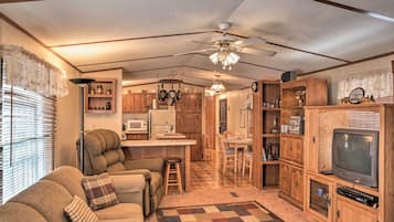 House (2 Bedrooms) | Interior