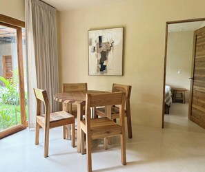 Deluxe Villa, Garden View | Dining room - La Bonita Lodge (Cahuita)