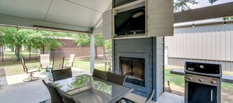 Walk to Lake Texoma! Modern Retreat w/ Game Room