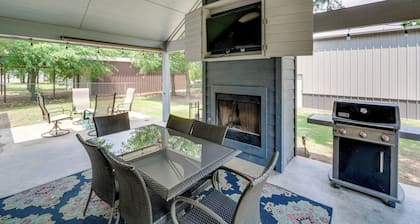 Walk to Lake Texoma! Modern Retreat w/ Game Room