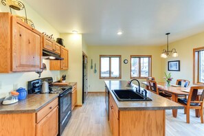 Interior - Spacious Home 10 Minutes to Ten Sleep Canyon! (Ten Sleep)