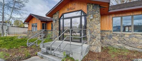 House (4 Bedrooms) | Front of property