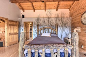 House (3 Bedrooms) | Interior - Secluded Cotopaxi Cabin w/ Panoramic Mtn Views (Cotopaxi)