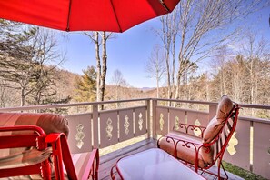 Interior - Chalet w/ Mtn Views & Golf Course Access! (Dillard)