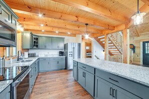 House (6 Bedrooms) | Interior