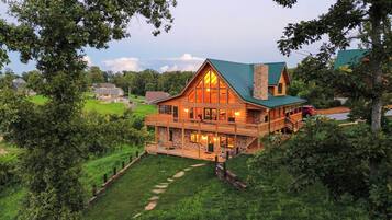 Rumah (6 Bedrooms) | Eksterior