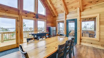 House (6 Bedrooms) | Interior