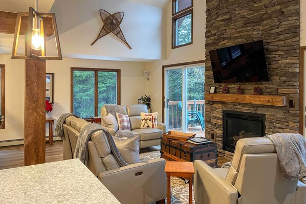 House (3 Bedrooms) | Front of property - Newly Renovated Home w/ Hot Tub, Deck & EV Charger (Tannersville)