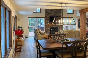 House (3 Bedrooms) | Interior - Newly Renovated Home w/ Hot Tub, Deck & EV Charger (Tannersville)