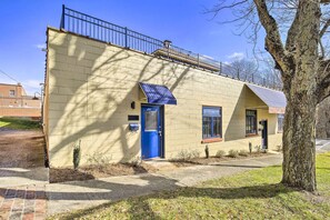 Interior - Sleek Wytheville Apartment Near Food + Drink! (Wytheville)