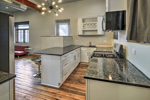 Interior - Sleek Wytheville Apartment Near Food + Drink! (Wytheville)