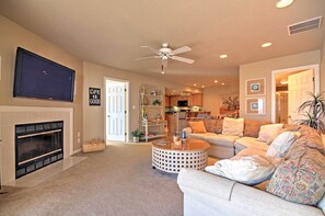 Interior - Luxe Lakeside Regatta Bay Getaway w/ Pool Access! (Lake Ozark)