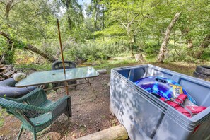 Apartment (2 Bedrooms) | Interior - Georgia Home w/ 2 Fire Pits & Creek Access! (Young Harris)