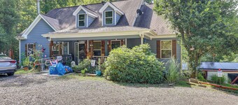 บ้านจอร์เจียพร้อมเตาไฟ 2 เตาและทางเข้าลำธาร!