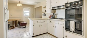 8 Mi to State Farm Stadium: Home in Youngtown