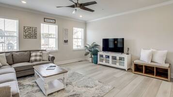 Apartment (3 Bedrooms) | Front of property
