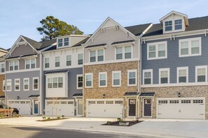 Apartment (3 Bedrooms) | Interior - 4 Mi to Ocean City Beach: Large Family Townhome (Berlin)