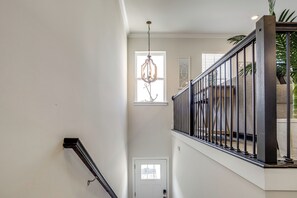 Apartment (3 Bedrooms) | Interior - 4 Mi to Ocean City Beach: Large Family Townhome (Berlin)