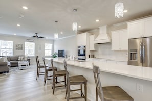 Apartment (3 Bedrooms) | Interior - 4 Mi to Ocean City Beach: Large Family Townhome (Berlin)