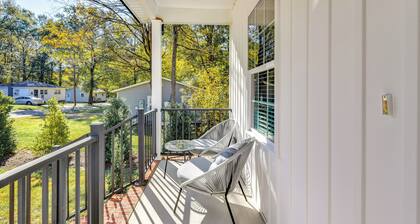 Near Shopping & Dining: Pet-friendly Dallas Apt!