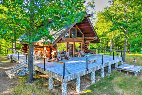 Rustic Hideaway: Fire Pits, Grills, 87 Acres!